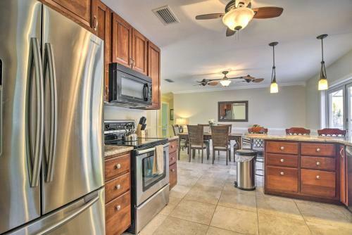 Sunny Seminole Gem With Screened Lanai And Pool!