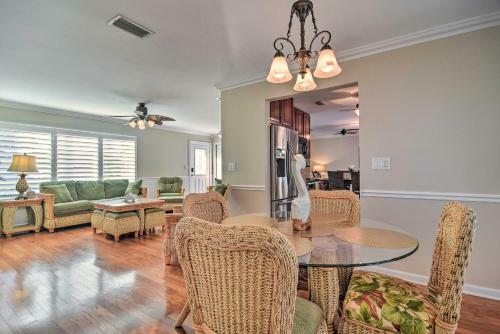 Sunny Seminole Gem With Screened Lanai And Pool!