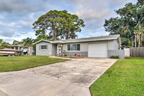 Sunny Hideout With Fenced-in Yard Pets Welcome