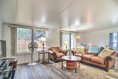 Sunny Hideout With Fenced-in Yard Pets Welcome