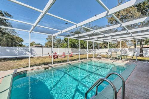 Sunny Spring Hill Hideout With Lanai And Pool!