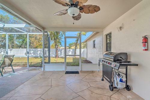 Sunny Spring Hill Hideout With Lanai And Pool!