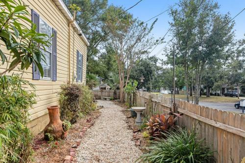 Downtown Cottage Retreat