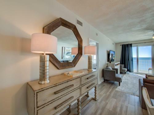 Beach Front - Updated 3 Bedroom Condo Located On 7th Floor