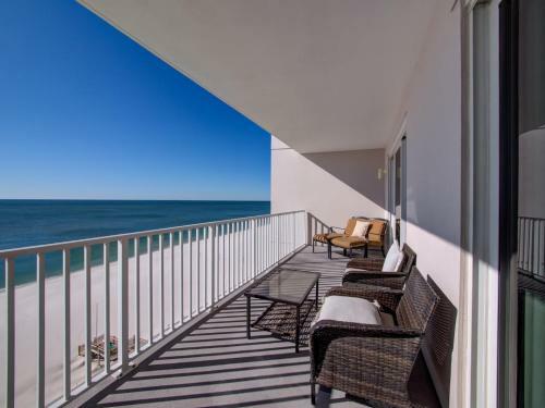 Beach Front - Updated 3 Bedroom Condo Located On 7th Floor