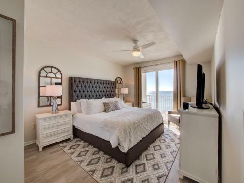 Beach Front - Updated 3 Bedroom Condo Located On 7th Floor