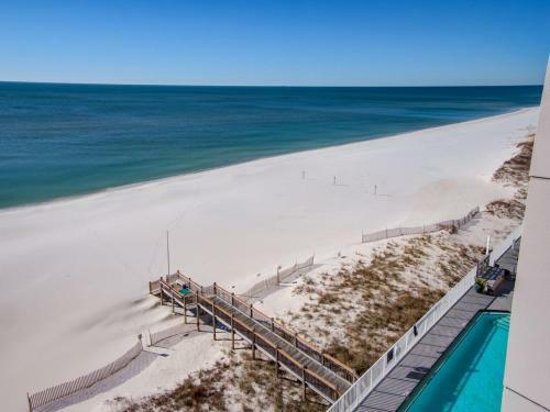 Beach Front - Updated 3 Bedroom Condo Located On 7th Floor
