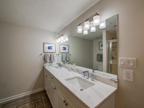 Beach Front - Updated 3 Bedroom Condo Located On 7th Floor