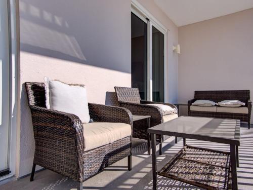 Beach Front - Updated 3 Bedroom Condo Located On 7th Floor