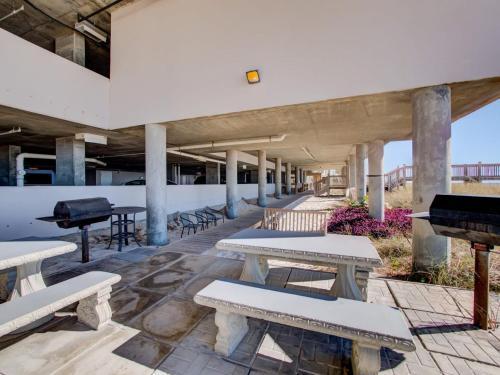 Beach Front - Updated 3 Bedroom Condo Located On 7th Floor