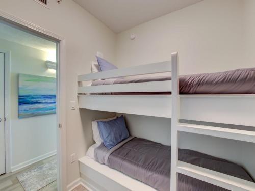 Beach Front - Updated 3 Bedroom Condo Located On 7th Floor