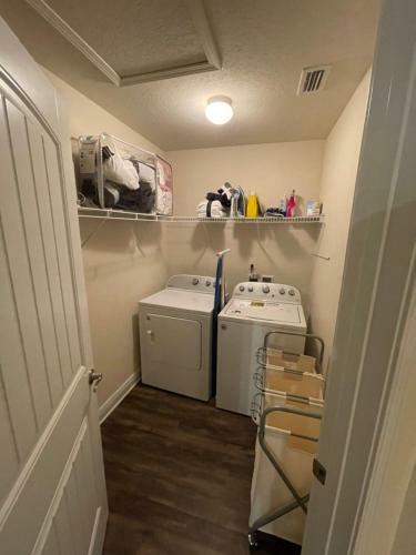 Perfect Location, Spacious Near Downtown/nas/beach