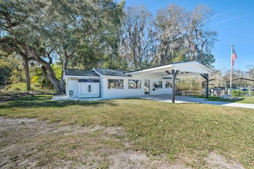 Bright And Spacious Tavares Home With Boat Dock!