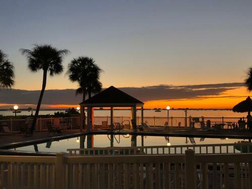 Sunset Cottage Beach