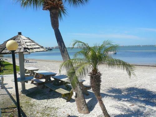 Sunset Cottage Beach