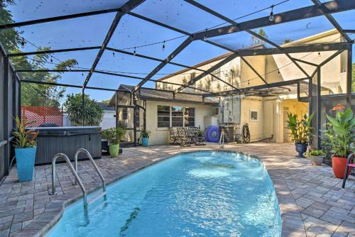 Cottage With Fire Pit About 3 Mi To St Pete Beach!
