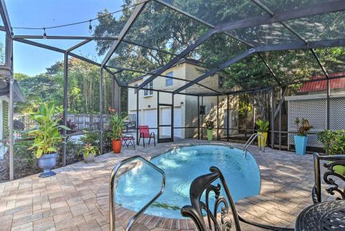 Cottage With Fire Pit About 3 Mi To St Pete Beach!