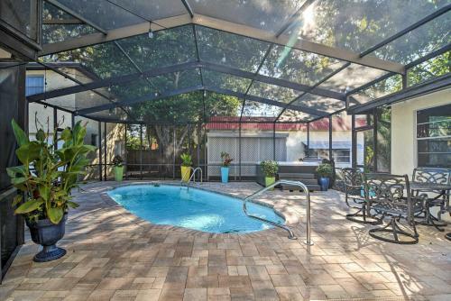 Cottage With Fire Pit About 3 Mi To St Pete Beach!
