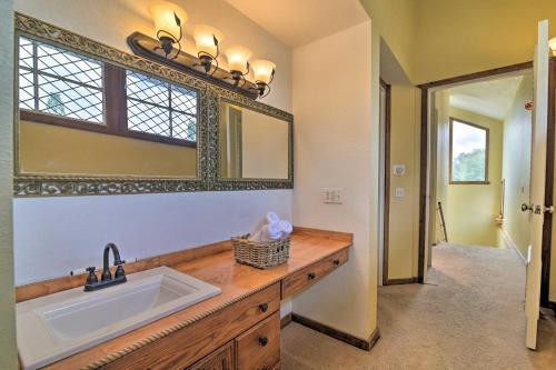 Grand Valrico Home With Deck, Fire Pit And Yard!