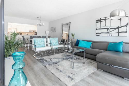 Modern Apartment At Sunny Isles Beach, W Pool