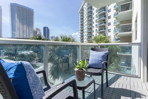 Modern Apartment At Sunny Isles Beach, W Pool