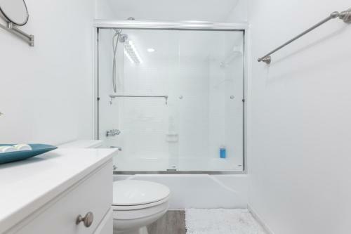 Modern Apartment At Sunny Isles Beach, W Pool
