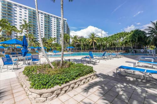 Modern Apartment At Sunny Isles Beach, W Pool