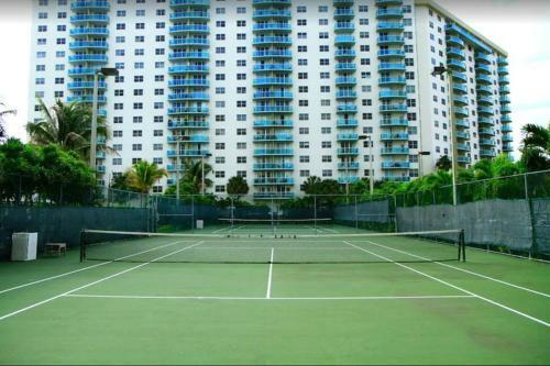 Beautiful Apartment Steps Away From The Beach