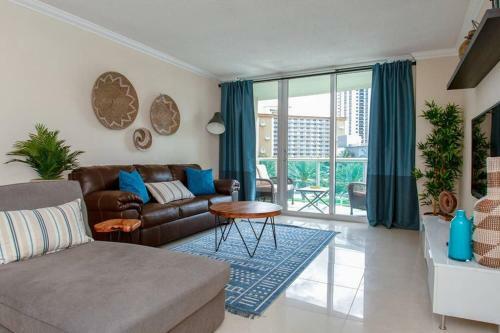 Beautiful Apartment Steps Away From The Beach
