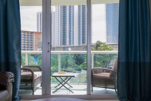 Beautiful Apartment Steps Away From The Beach