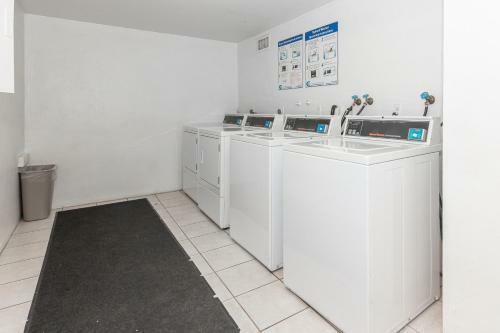 Bright Apartment With Balcony And Nice View - 2br 1ba