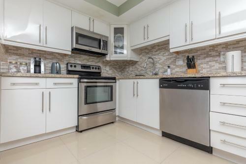 Bright Apartment With Balcony And Nice View - 2br 1ba