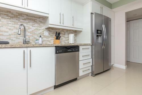 Bright Apartment With Balcony And Nice View - 2br 1ba