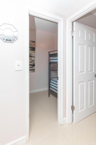 Bright Apartment With Balcony And Nice View - 2br 1ba