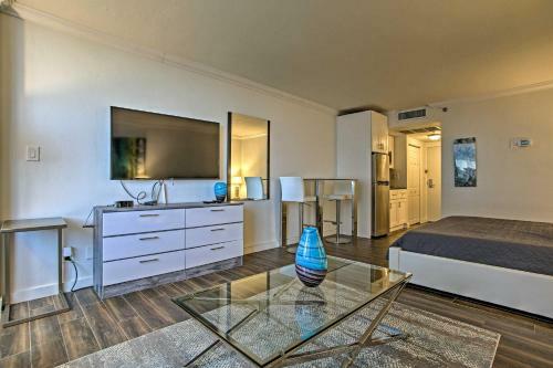Apartamento Sun-soaked Resort Studio - Steps To Beach!