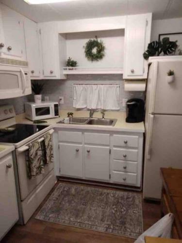 Florida Sunshine Cottage