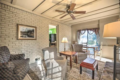 Acworth Retreat With Fireplace, Deck, 3 Acres!