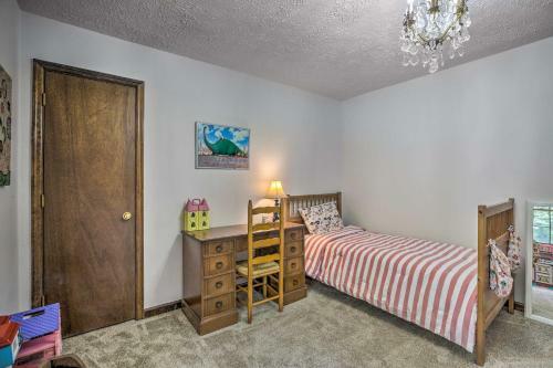 Tranquil Home - 1 Mile From Downtown Acworth!