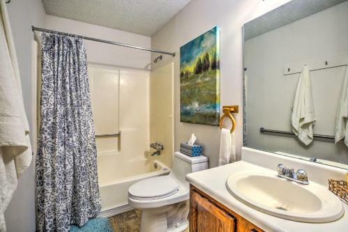 Tranquil Home - 1 Mile From Downtown Acworth!