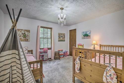 Tranquil Home - 1 Mile From Downtown Acworth!