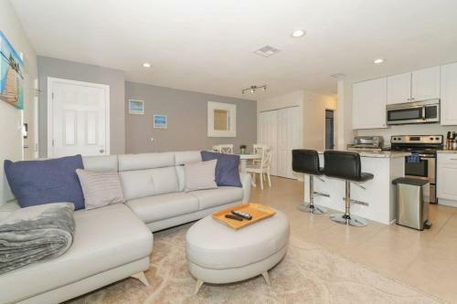 Lovely Cottage - Close To Siesta, Shops & Dining