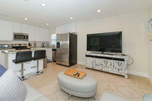 Lovely Cottage - Close To Siesta, Shops & Dining