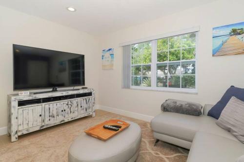 Lovely Cottage - Close To Siesta, Shops & Dining