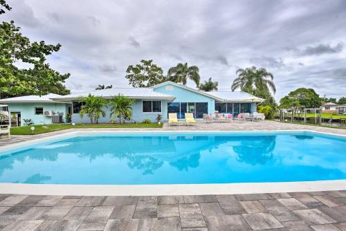 Waterfront Sarasota Estate Dock And Boat Lift!