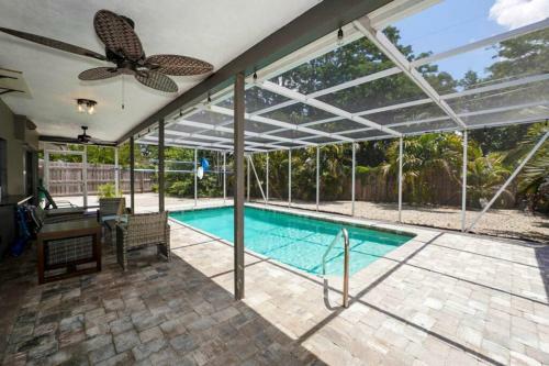 Pool Home - Close To Beaches, Restaurants & More!