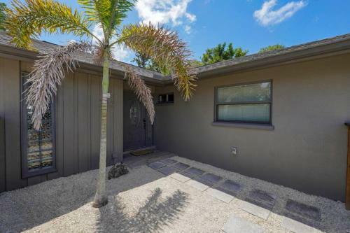 Pool Home - Close To Beaches, Restaurants & More!
