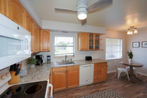 Pool Home - Close To Beaches, Food, Downtown!