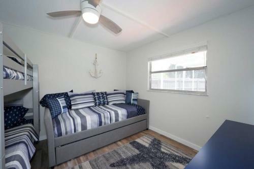 Pool Home - Close To Beaches, Food, Downtown!