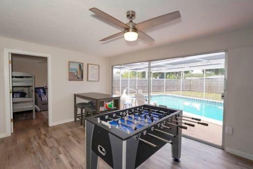 Pool Home - Close To Beaches, Food, Downtown!