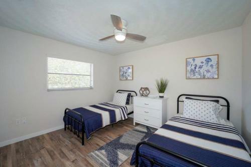 Pool Home - Close To Beaches, Food, Downtown!
